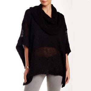 Love Token Evan Black Poncho